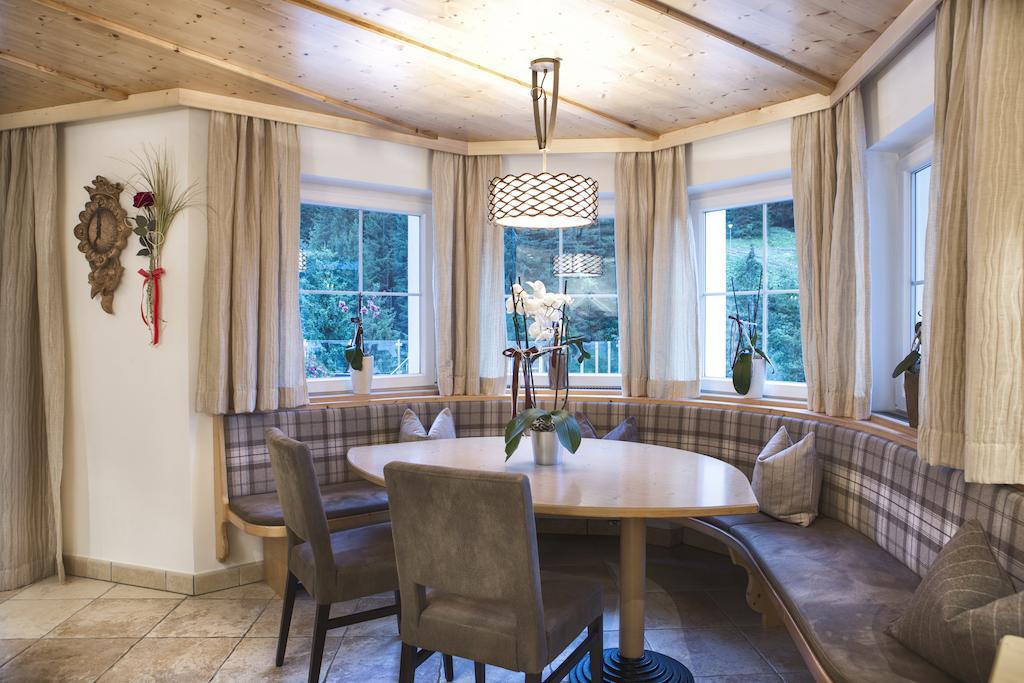Hotel Comploj Adults Only Selva di Val Gardena Ngoại thất bức ảnh