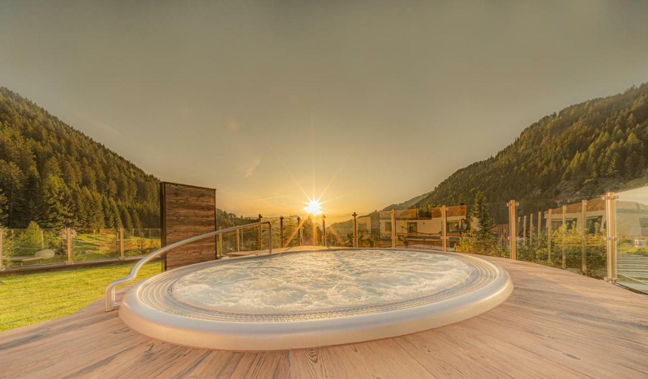 Hotel Comploj Adults Only Selva di Val Gardena Ngoại thất bức ảnh